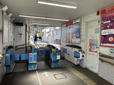 Kuhonbutsu Station ticket gate (outside), JPG