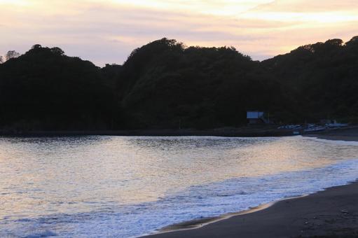 西伊豆町の素晴らしい海岸線の夕陽 西伊豆町の素晴らしい海岸線の夕陽の写真