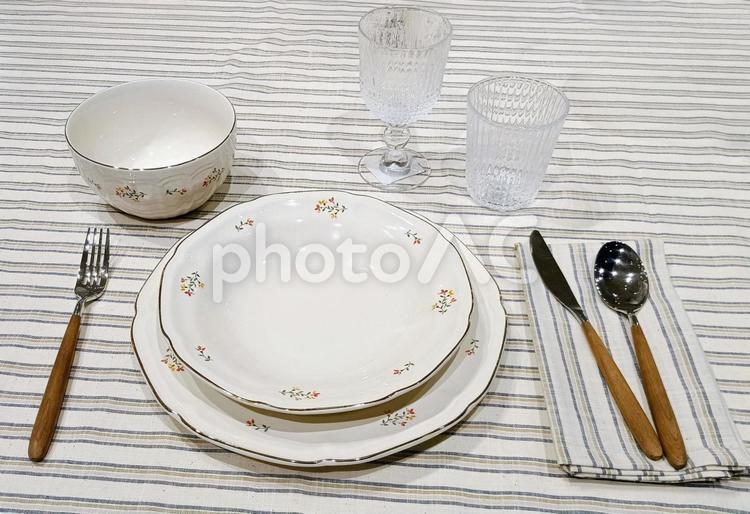 洋食の食器③ 陶器,皿,丸いの写真素材