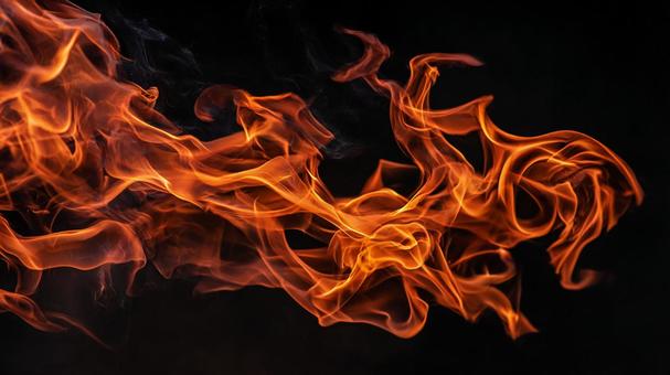 燃え盛る炎のクローズアップの写真