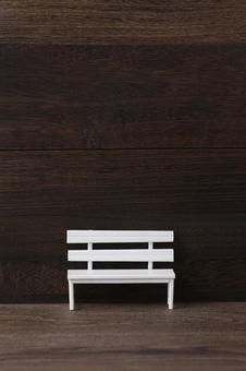 板壁　白ベンチ　ミニチュア ベンチ,トイ,白色の写真素材