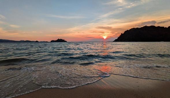 鴨池海岸の夕日-15 鴨池海岸の夕日-15 今治市,大西町,鴨池海岸の写真素材