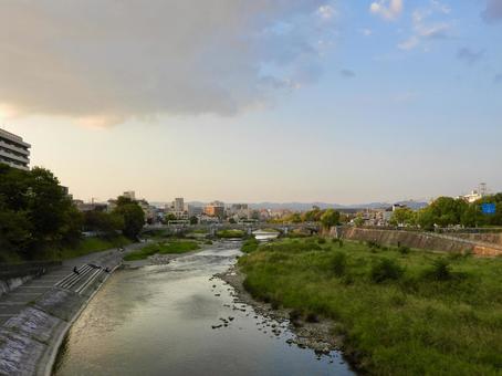 京都市鴨川七条河原夕景 京都市,鴨川,七条河原の写真素材