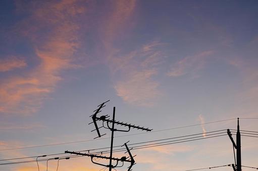 アンテナ アンテナ アンテナ,夕暮れ時,夕焼けの写真素材