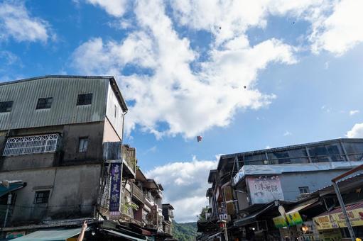 ランタン舞う、十份の街 ランタン舞う、十份の街 台湾,台北,十份の写真素材