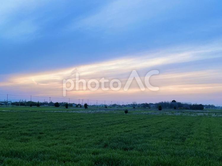 田園と夕空 空,晴れ,風景の写真素材