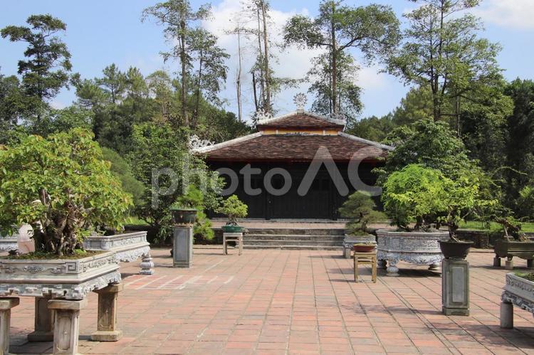 ベトナムフエのティエンムー寺の境内風景 ティエンムー寺,ベトナム,フエの写真素材