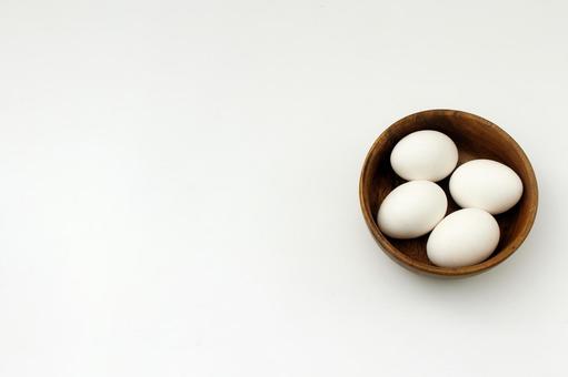 白い卵の木製皿盛り 白い卵の木製皿盛り 卵,白い,木製の写真素材
