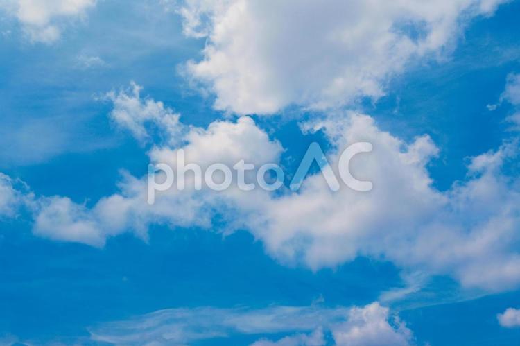 アニメのような鮮やかで爽やかな空と雲 空色,イメージ,アニメの写真素材