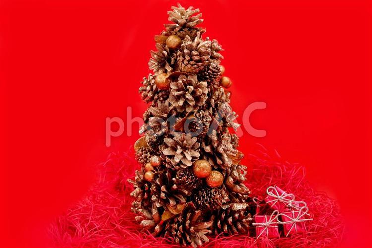 クリスマスツリーの赤いイメージ クリスマス,赤,ツリーの写真素材