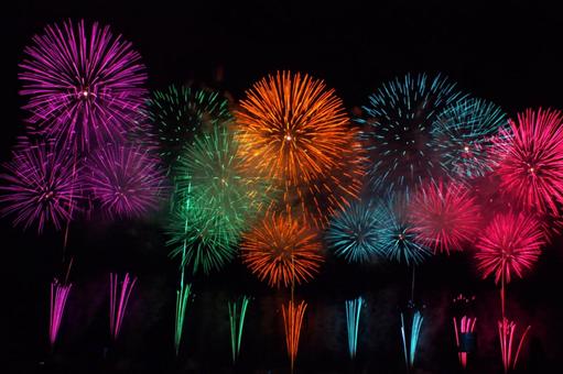 25年長岡まつり　花火 夜空,黒背景,風景の写真素材