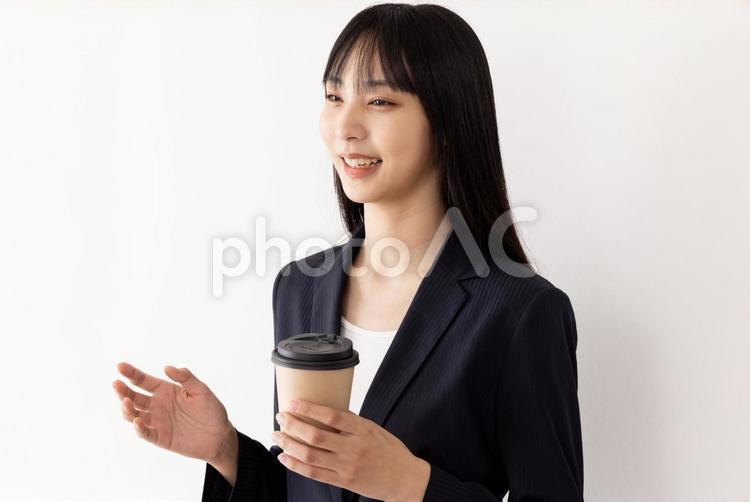 コーヒーを飲みながら会話をする女性 女性,ビジネスウーマン,コーヒーの写真素材
