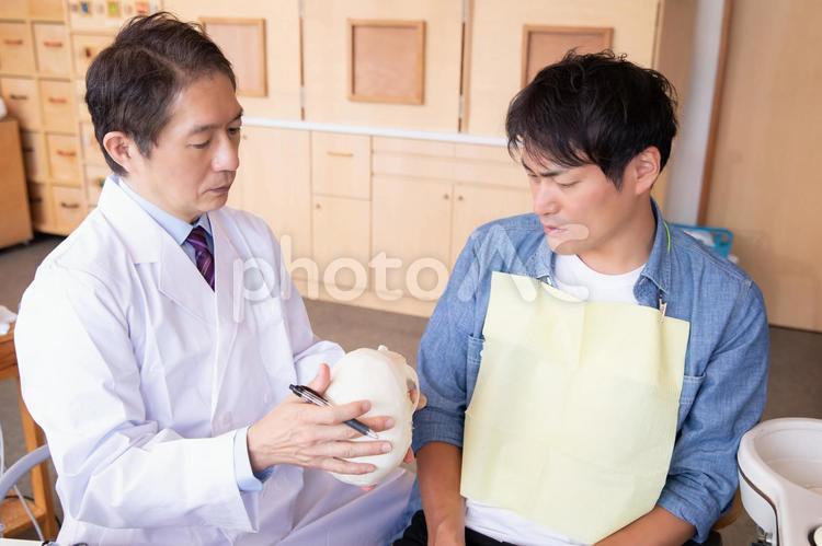 歯医者と男性患者 歯医者,歯科医院,デンタルの写真素材