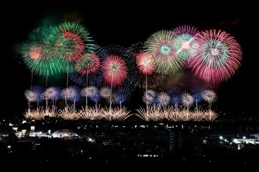長岡花火2025フェニックス 長岡花火2025フェニックスの写真