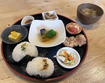 ランチはおにぎり ランチはおにぎり おにぎり,ランチ,食事の写真素材