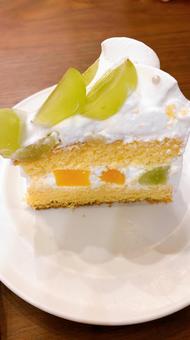 シャインマスカットのショートケーキ ケーキ,ショートケーキ,シャインマスカットの写真素材