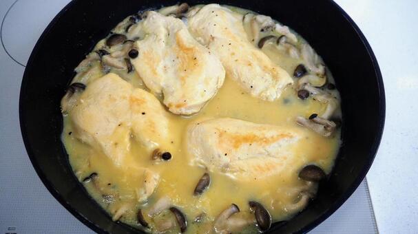 自家製・鶏むね肉のきのこクリームソース煮 鶏むね肉,きのこクリームソース煮,自家製の写真素材