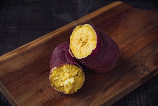 ホクホクやきいも さつまいも,焼き芋,焼芋の写真素材