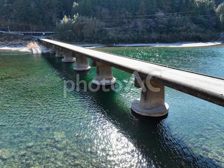 高知県越知町　上空から見た片岡沈下橋 片岡沈下橋,沈下橋,橋の写真素材
