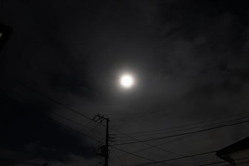 秋の月 秋の月 月,灯かり,明かりの写真素材