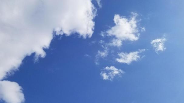 青い空と白い雲の風景 青い空と白い雲の風景の写真
