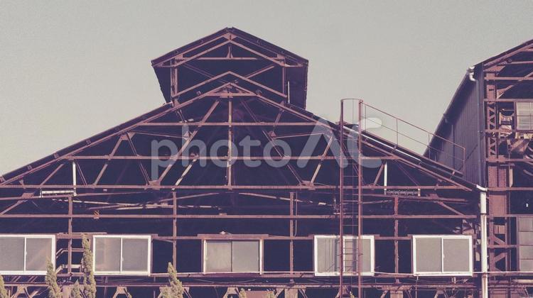 昭和レトロ、近所で見つけた巨大廃工場 廃工場,廃墟,廃屋の写真素材