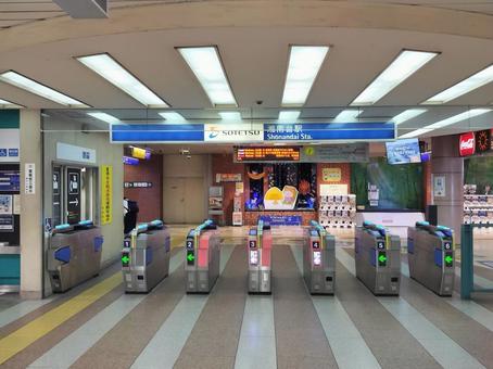 相鉄線 湘南台駅 改札口(全体) 相鉄線 湘南台駅 改札口(全体)の写真