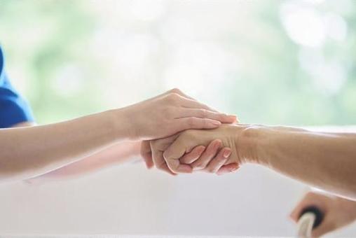 Hands of caregivers and the elderly, y tá giới thiệu, công dân cấp cao, người già, JPG