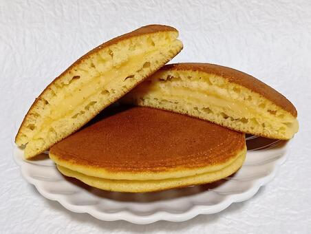 カスタードクリームどら焼き どら焼き,和菓子,スイーツの写真素材