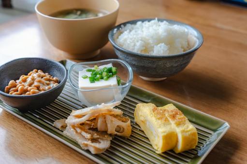 納豆と卵焼きの朝食 納豆と卵焼きの朝食 朝食,和食,納豆の写真素材