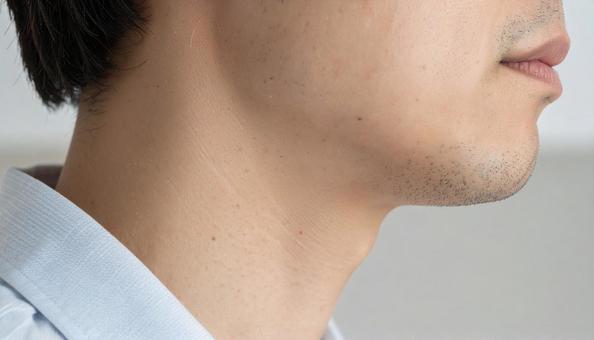 男性の首元アップ _喉仏_日本人2 男性の首元アップ _喉仏_日本人2の写真