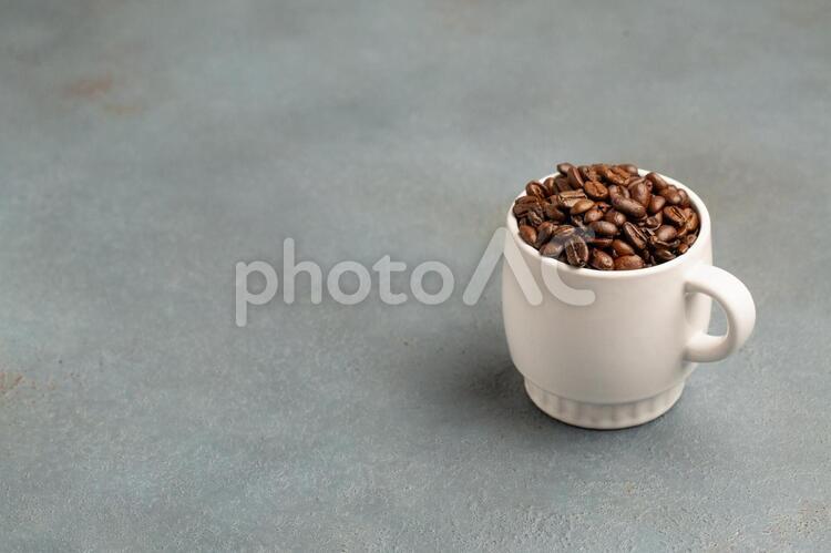 コーヒー豆とマグカップ コーヒー,コーヒー豆,ブラジルの写真素材