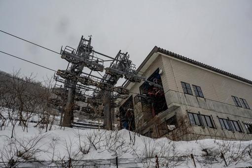谷川岳への道のり 谷川岳への道のり 谷川岳ベースプラザ,ロープウェイ,雪の写真素材