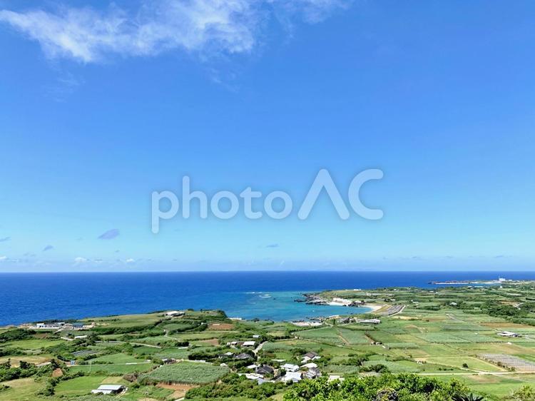 与論島の街並みと海 与論島,砂浜,海の写真素材