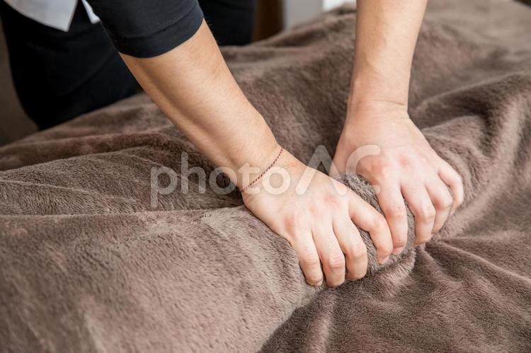 整体を受ける女性（足） 整体,足,ふくらはぎの写真素材