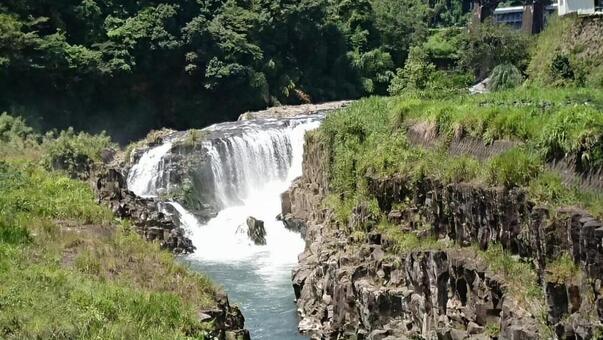 大分県の隠れた名瀑「魚住の滝」の写真