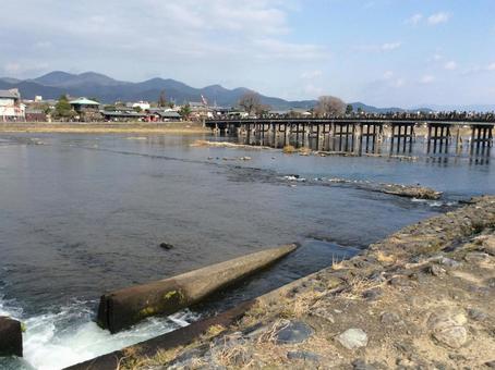 京都渡月橋と桂川 京都渡月橋と桂川の写真