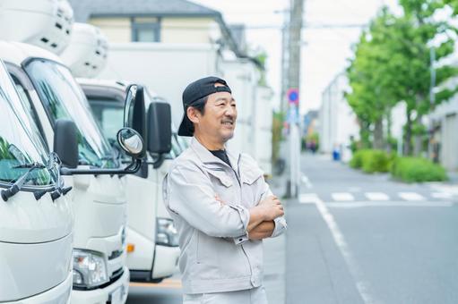 ドライバーの男性 ドライバーの男性 トラック,笑顔,ドライバーの写真素材