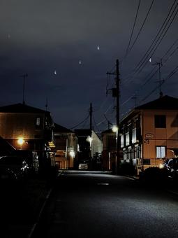 夜の住宅街 夜の道,街並,住宅街の写真素材