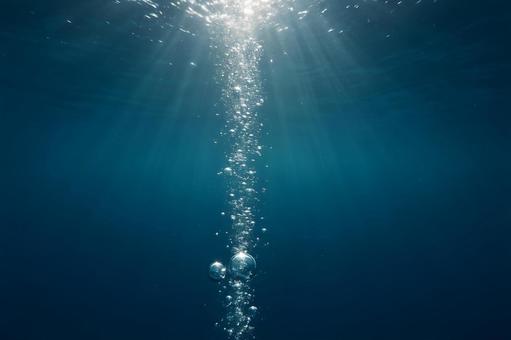 水中の泡 水中の泡の写真
