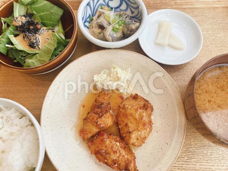 無印カフェ一汁三菜セット 美味しい,メニュー,鶏肉の写真素材
