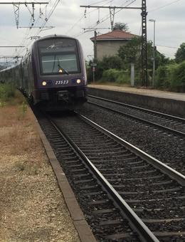 フランス リヨン 電車 フランス リヨン 電車 フランス,リヨン,郊外の写真素材