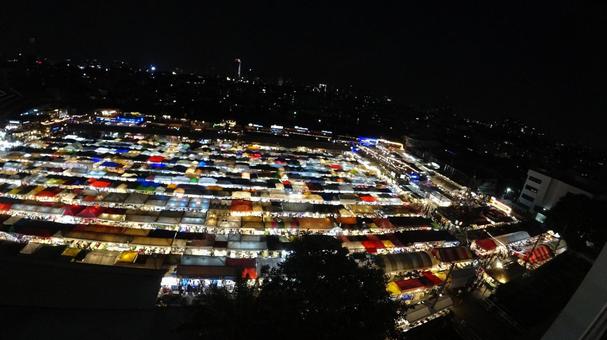 光り輝くナイトマーケット 市場,ナイトマーケット,バンコクの写真素材