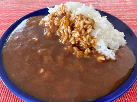 お昼ご飯のレトルトカレー お昼ご飯のレトルトカレーの写真