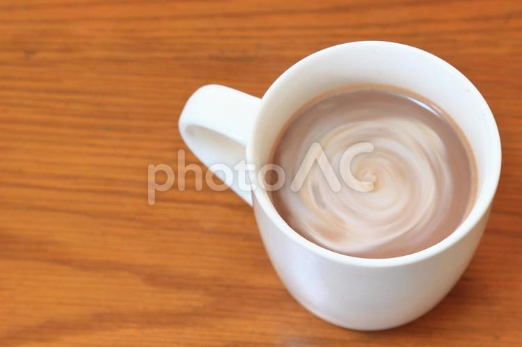 ミルクコーヒーが渦を巻く コーヒー,ミルク,渦巻きの写真素材