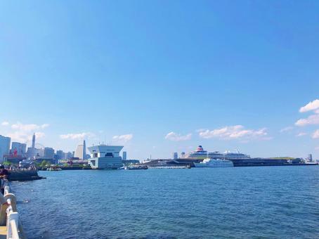 横浜みなとみらいから見える海 横浜みなとみらいから見える海の写真
