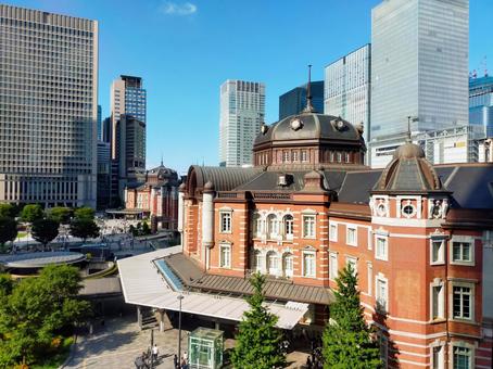 夏の東京駅 夏の東京駅 東京駅,駅,駅舎の写真素材