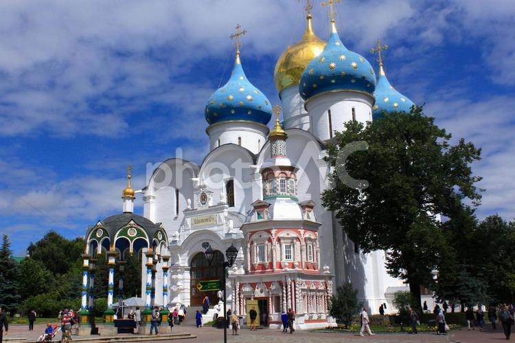 セルギエフ・ポサード(ロシア) あお,あおぞら,あかの写真素材