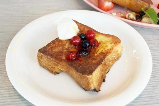 フレンチトースト フレンチトースト フレンチトースト,パン,おやつの写真素材
