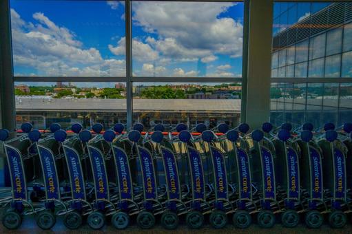 空港の荷物カート スマートカート,荷物カート,空港の写真素材